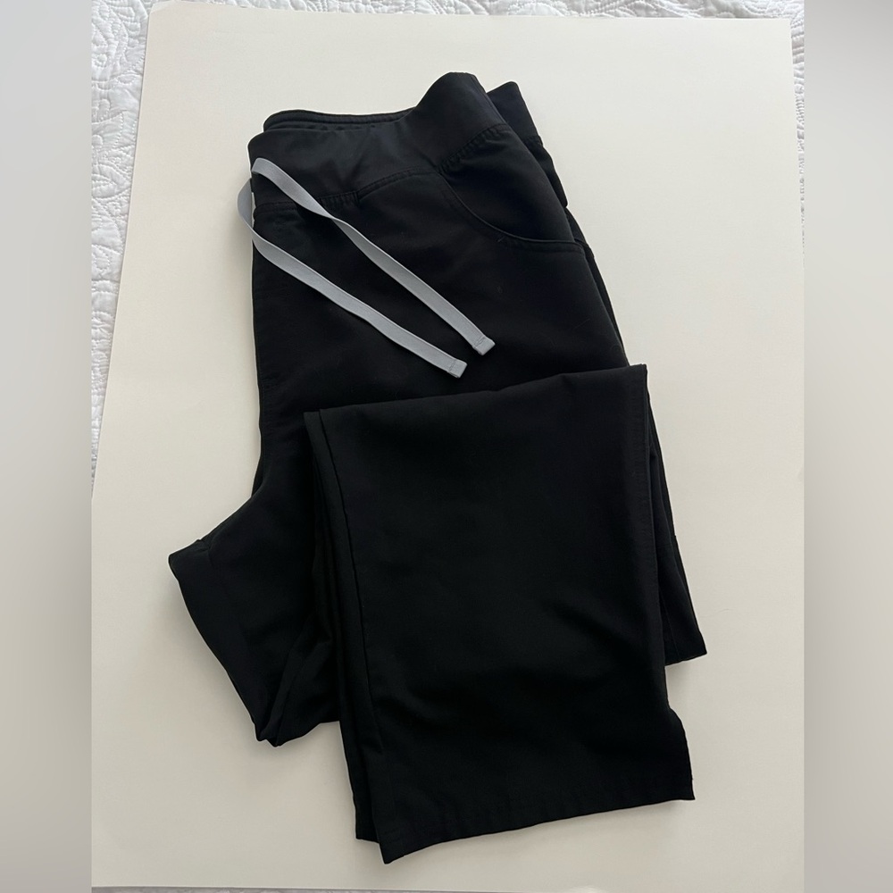 FIGS Kade high rise cargo scrub pants